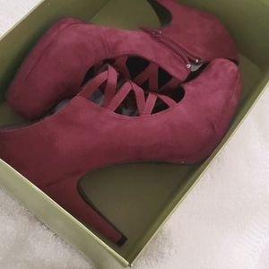 Mortise Tootsies wine color heels